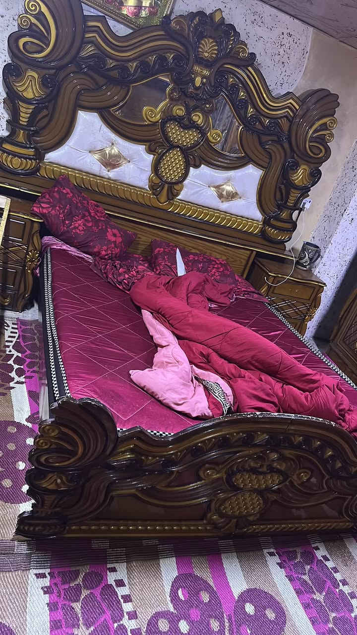 السلام عليكم عندي هاي الغرفه البيع مكان بغداد السعر 700 وبيه مجال ***********
