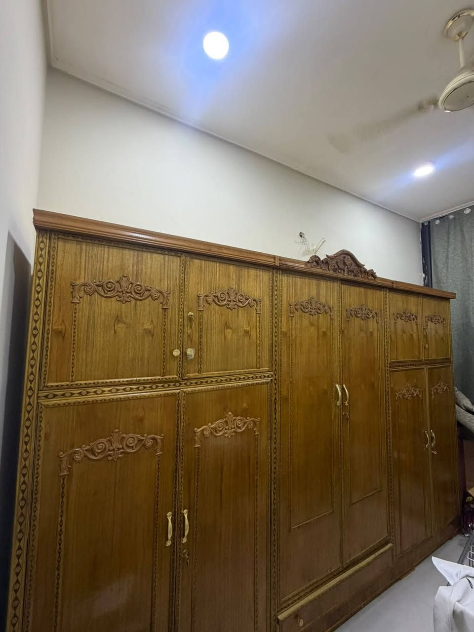 السلام عليكم كنتور ست ابواب وملحق غير مستعمل اخو الجديد مكاني بغداد السعر 300 وبي مجال للتواصل اتصال عله الرقم*********** بي وتساب
