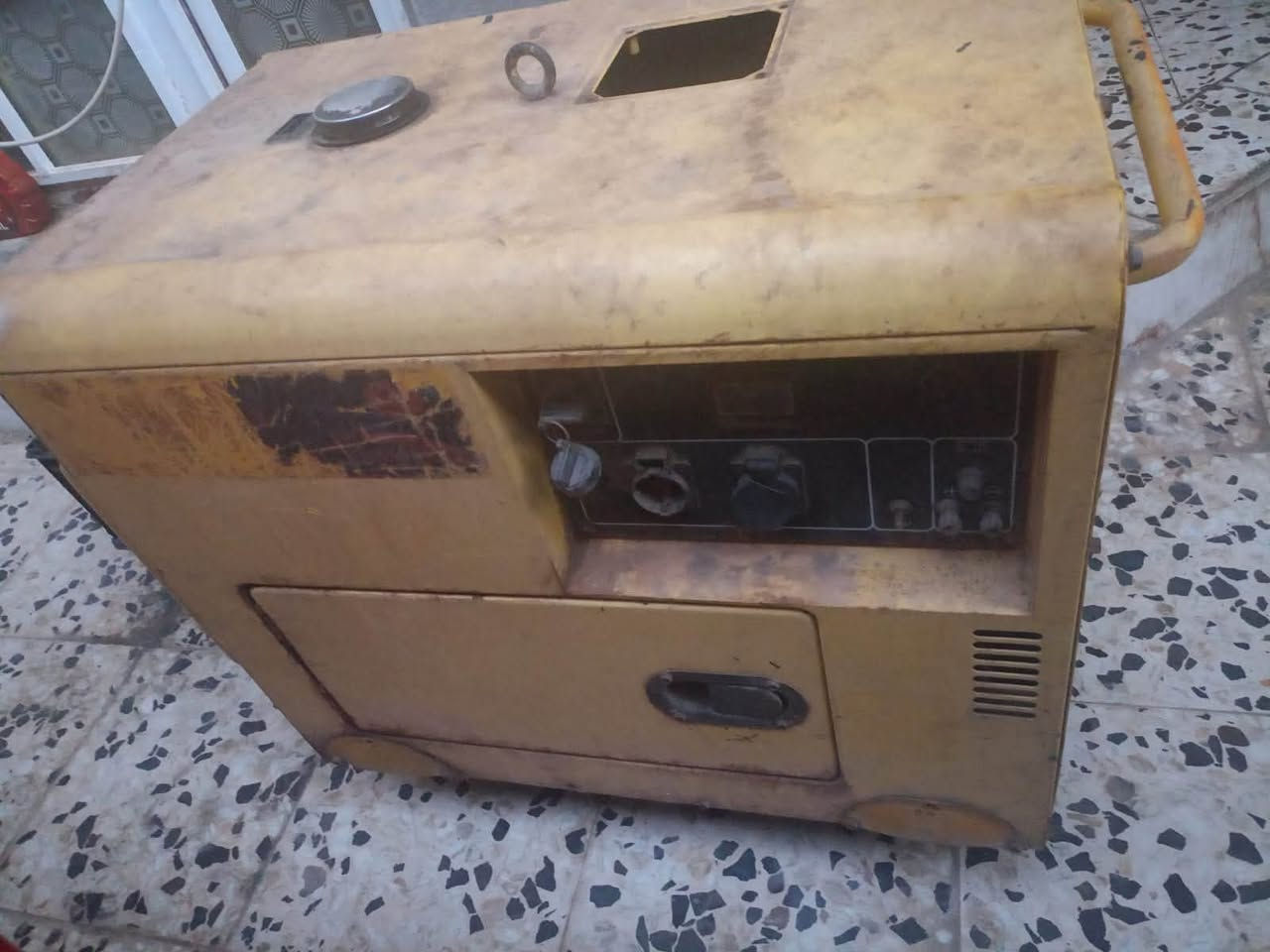 للبيع 
كامه شغاله وجديده 
السعر ٧٥٠ الف وبيها مجال قليل 
مكانها واسط قضاء النعمانيه 
للاستفسار ***********
