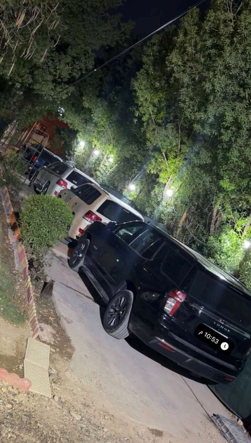 سلام عليكم ورحمة الله وبركاته اخوان سياره تاهو موديل 23 اصل بدون فتح بدون كص سياره اكفلهه من كلشي الشراي يتصل وتساب فقط ماجاوب على الفيس وتعليقات 
***********

نص مكتوب في الصور:
- 10:52 م
- 10:53 م
