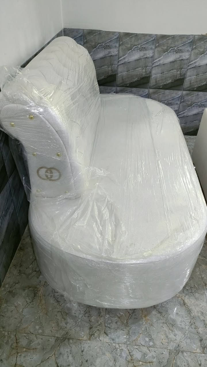 للبييع شازلون بعده جديد 0 استخدام قبل يومين طلع من المعمل حطاطه شغل درجة أولى سعر 250 بي مجال 
***********
@إشارة
