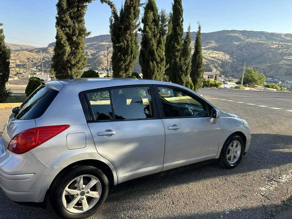 نيسان ڤێرسا 2012
گێرئوتۆماتیک 4 جام کارەبای ABS
ئۆتۆ خلیسک
97 هەزار ڕۆشتوە
پێش و پشتی کەپسە یەک دینار مەسرەفی تیانیە
2 پارچەی بۆیاخە بێ ناوگرتن
ژ. م. *********** رانية, السليمانية
