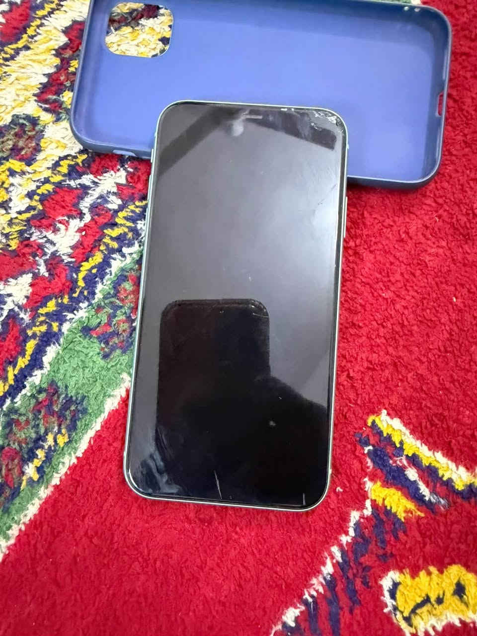 سلام عليكم ايفون 11عادي مكفول بس شاشة مكصورة شوية بس بطارية 75 سعر 225 بي مجال مكان بغداد الكمالية رقمي ***********
