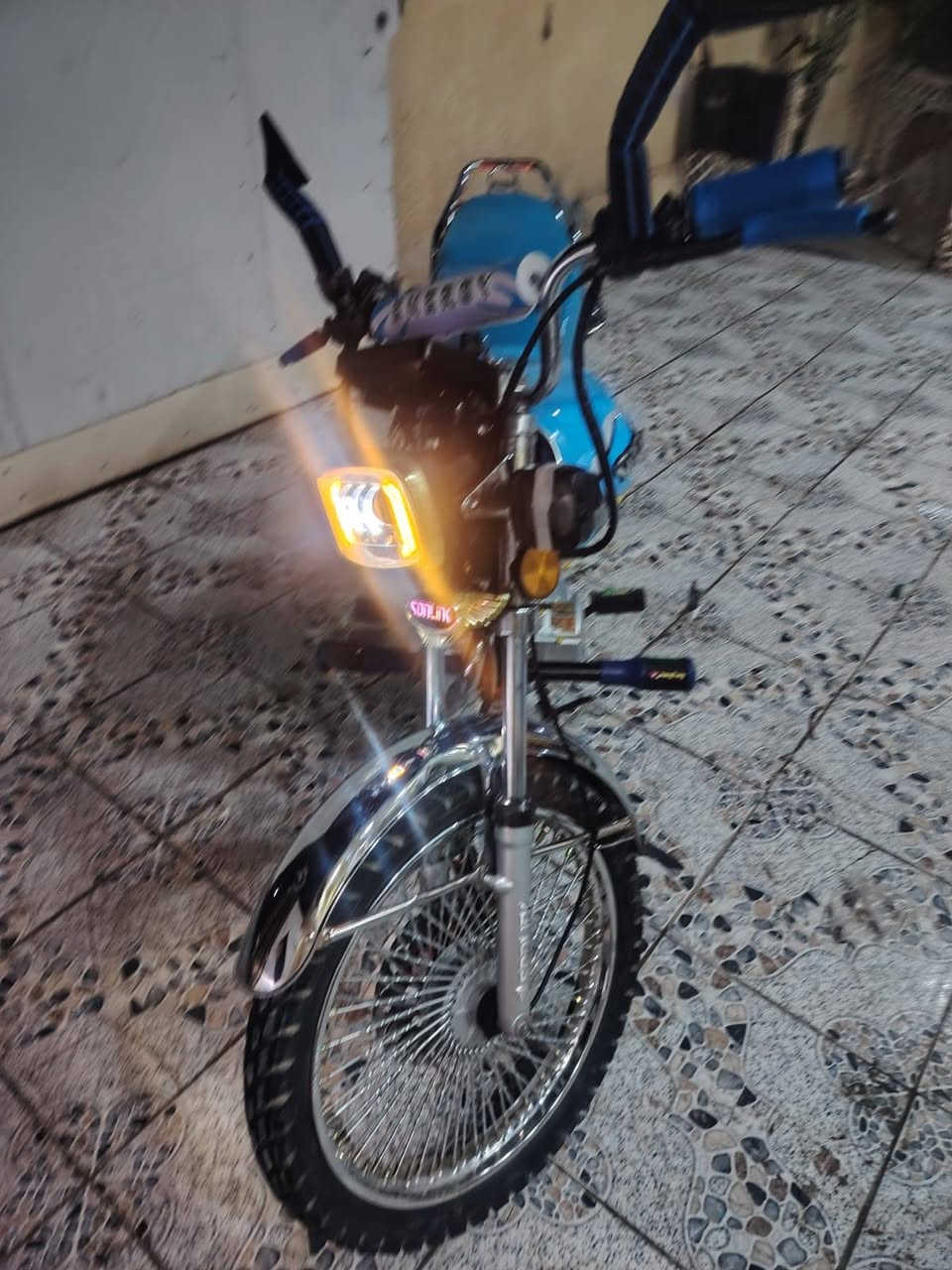 سونك موديل 2024 أوراق كامله اربعه كير باب اول دراجه طك باكيت مستخدمه شي قليل جدا مكينه شرط زيرو السعر 650 بيهه مجال بسيط الشراي مكاني الصقلاويه وبلعافيه ع ياخذهه ***********
