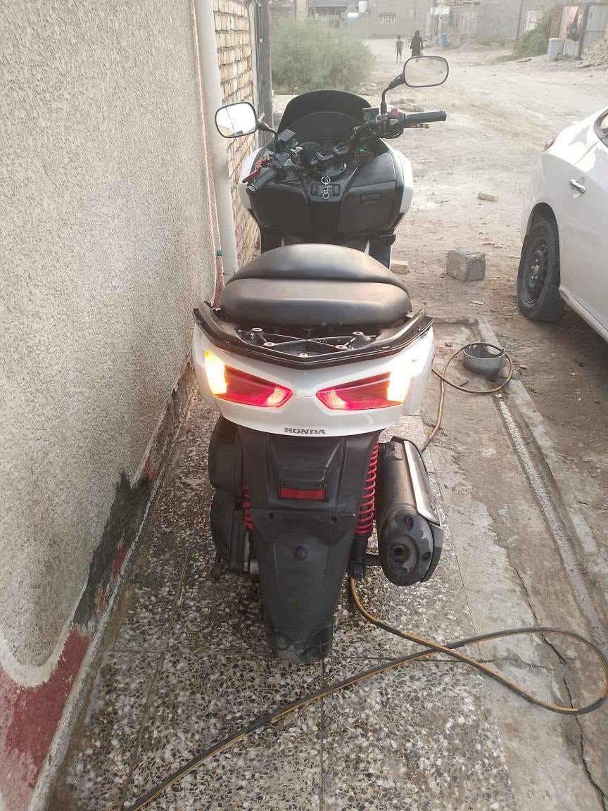 السلام عليكم 
دراجه فورزه 012 si 2017 250cc 
دراجه نضيفه وكامله بدون اي نقص فقط جاملغ امامي كفرات نضافه 70 بل ميه مكينه جديده مفتوحه بس ولفات كهربائيات كله شغاله لايتات زنون تايرات جدد دبلات جدد الدراجه نضيفه بمعنى الكلمه بدون اي نقص شغاله نكره سلف 
حماوه طبيعيه 
للبيع او مراوس حسب القناعه 
السعر 1000$ عشر ورقات 
مكاني بغداد الحسينيه 
للستفسار 
***********
***********
