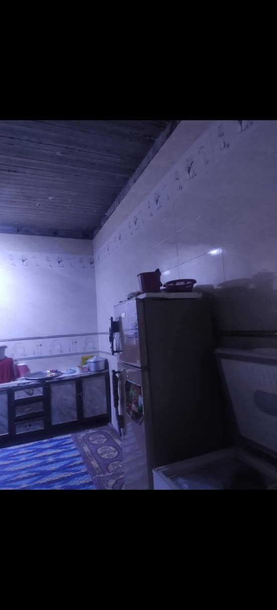 داران للبيع
المساحة الكلية 1180 متر مربع، كل بيت 170 متر
البيت الأول يتكون من غرفتين نوم وصالة وديوانية ومطبخ وحمام داخلي
* الارض ميريه *
البيت الثاني يتكون من غرف نوم عدد ٣ ومطبخ وصاله وحمام داخلي
بناء بلوك سنة ٢٠٢٠ سطح كونكريت
العنوان : الهارثة - المشان عمود ٨٤ يبعد عن شارع بغداد ٢٠٠ متر
سعر الداران مع الارض 98
***********
