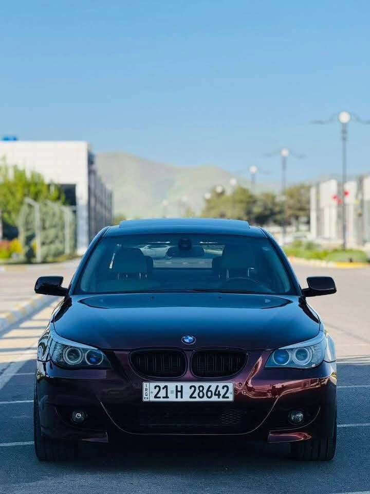 السلام عليكم 
BMW E60 530i 2008
السيارة خليجي
المواصفات
محرك نوزل قصير المرغوب
دركه ستيرن M
جنح خلفي M
دشبول حاملة اكواب
وياله ١٩ M تو سايز
 بردات أبواب + برده خلفية كهربائية 
فتحة سقفية
سي دي CD + اواكس + شاشة كار بلي بلادية
منظومة زنون لد عالي ناصي
حدادة الخلفية جيدة جداً
الحدادة الاماميه 80%
ماي زيتي اصلي 
تبريد قطعتين أمامي وخلفي 
السيارة نصبتها كلش حلوة وبعد احلا من الصور 
السعر 135 وبيها مجال للطيبين 
***********
مكان السيارة ديالى بعقوبة
