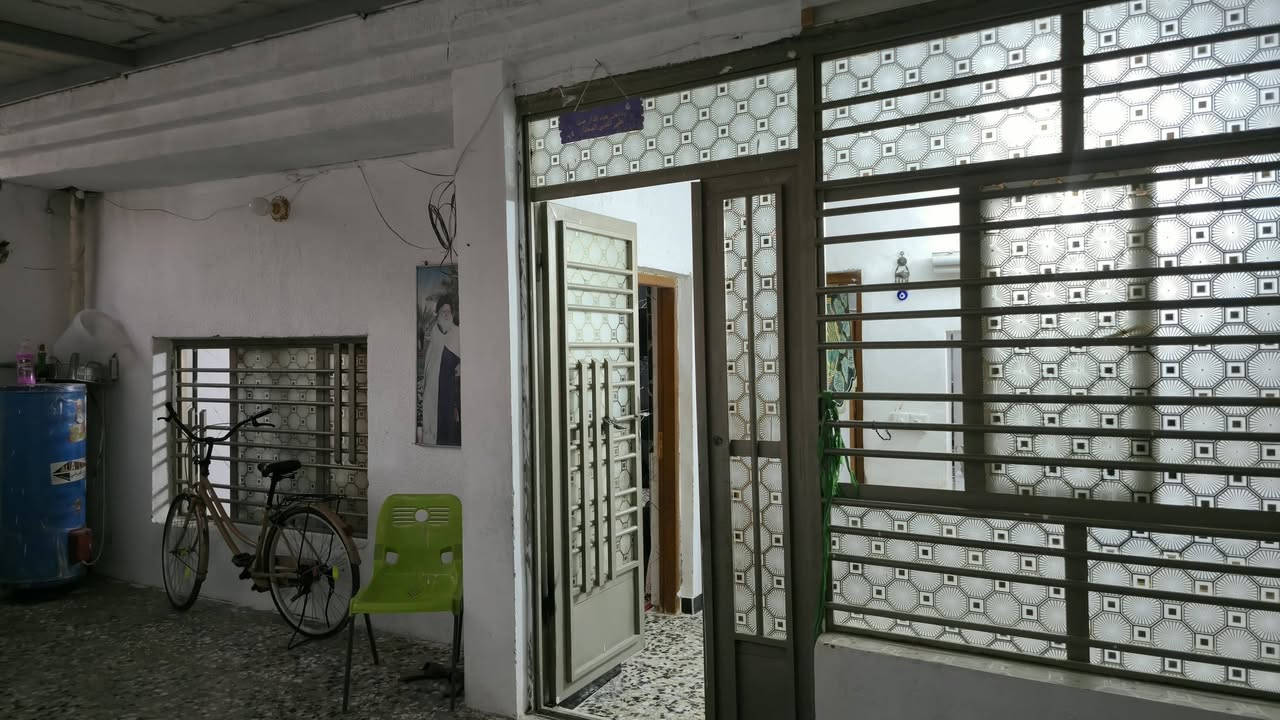 دار للبيع
١٢٠ متر يحتوي على ٢ غرف نوم  ( غرفة جوة و غرفة فوك ) واستقبال ومطبخ  وصالة عنوان حي طارق شارع الوسط نهاية شارع العريض تيل ٢٢ جهة زراعي ثالث بيت   لبيت متعوب علية 
للاستفسار *********** 
السعر 75 مليون وبي مجال حق جية
