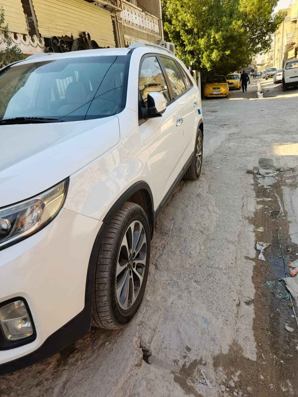 سياره سورنتو ١٤ مكفوله عدا شبر واحد بارد في الباب الايمن الأمامي ماشيه ١٣٢بيضاء كما في الصور محرك ٢٤٠٠طقم تاير والاسبير مانازل بأسمي رقم بغداد سنويه ٢٠٣٠ هزه وسونار جديد السعر الاتصال بالرقم ***********/***********/واتساب
