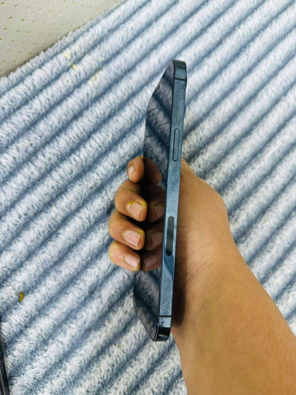 سلام عليكم ١٢ برو ماكس ذاكره ٢٥٦ مكفول كفاله عامه بطاريه ٨٢ رقم الهاتف *********** سعر ٤٥٠

