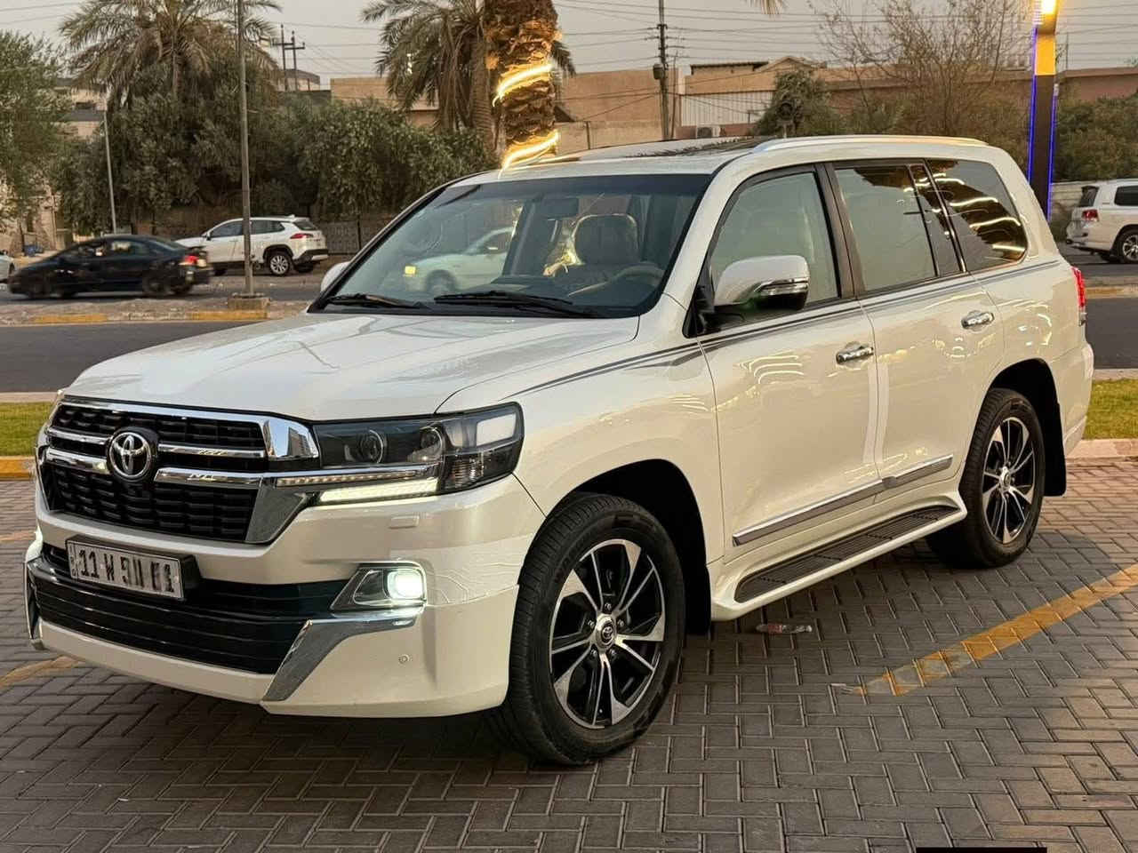 سلام عليكم لاندكروز فول مواصفات  موديل ١٩ جديده جدٱ السياره بدون حادث محرك ٨ سلندر ماشيه ٨٠ تقريبا السعر 500 
رقم صاحب السيارة للاستفسار ***********
