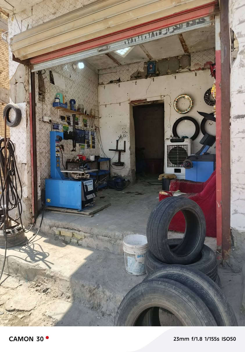 سلام عليكم محل كامل مابي نقص للبيع مكان ناصرية شارع نيل مقابل حي العسكري شارع جامعة العين 
محل شغله خير من الله رقم ***********
