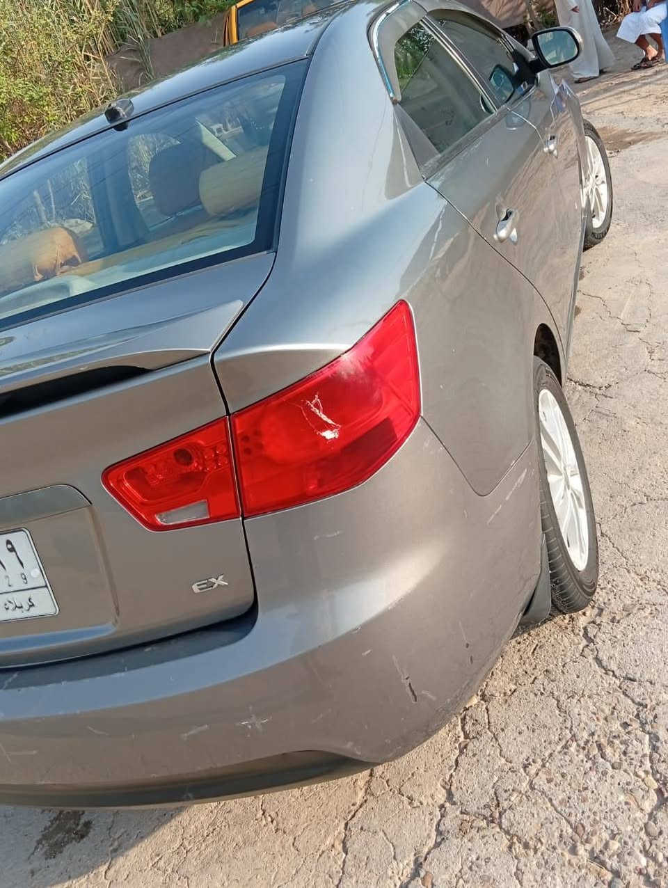 السلام عليكم
سيارة فورتي امريكي  للبيع بيه جاملغ الامامي وبنيد مصبوغ وباب السائق تبديل 

السعر 95 ورقه وبيه مجال للطيبين 

الاتصال ***********
