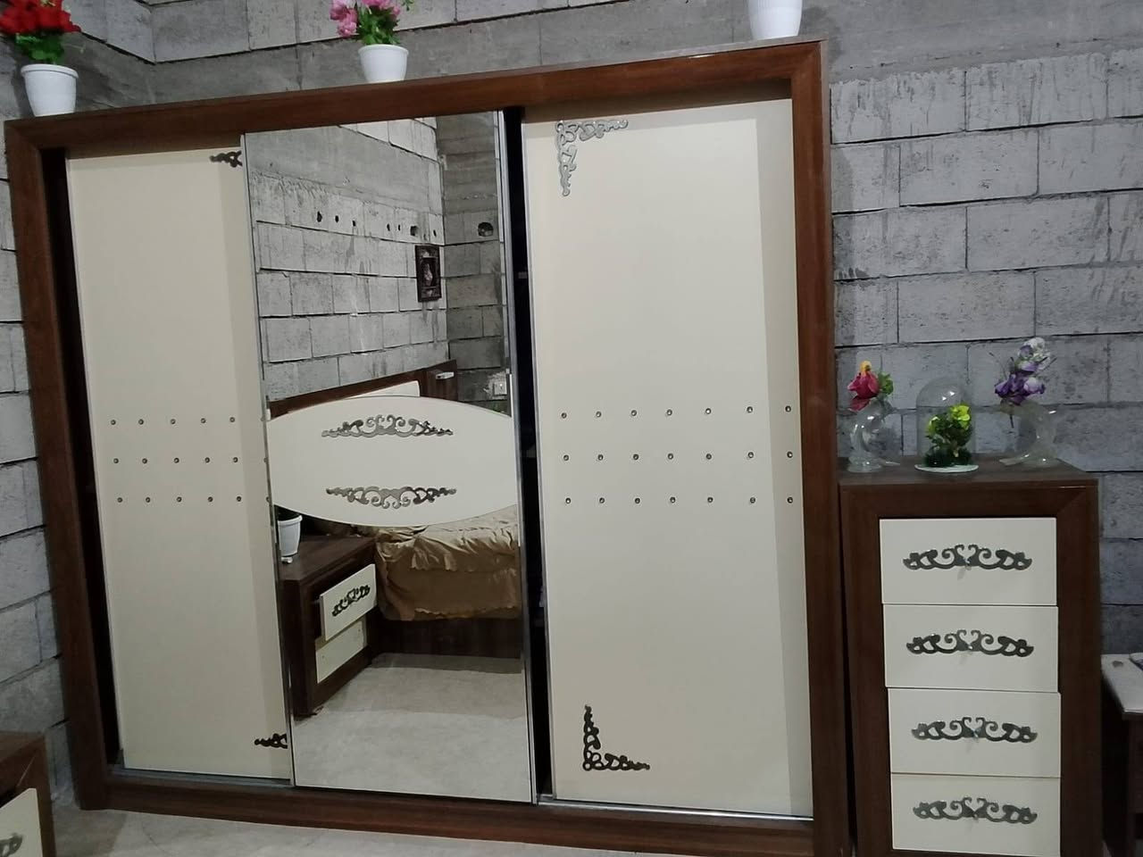 السلام عليكم
غرفة نوم النوعية تركي 
للبيع
السعر 350 
بيها مجال للطيبين 
‏‪***********‬‏
