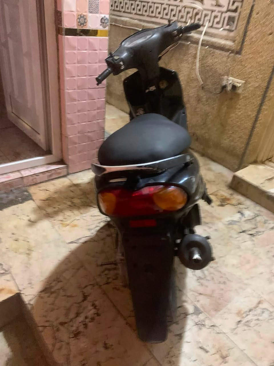 السلام عليكم دراجه ماكس 

كله مختمه 

بيه شوته رياضي 

صالنصه رياضي 

مابيه نقص بس كفر امامي 

السعر 200 وبيه مجال حق الجيه 

العنوان بغداد البلديات شارع الكاشي 

***********
