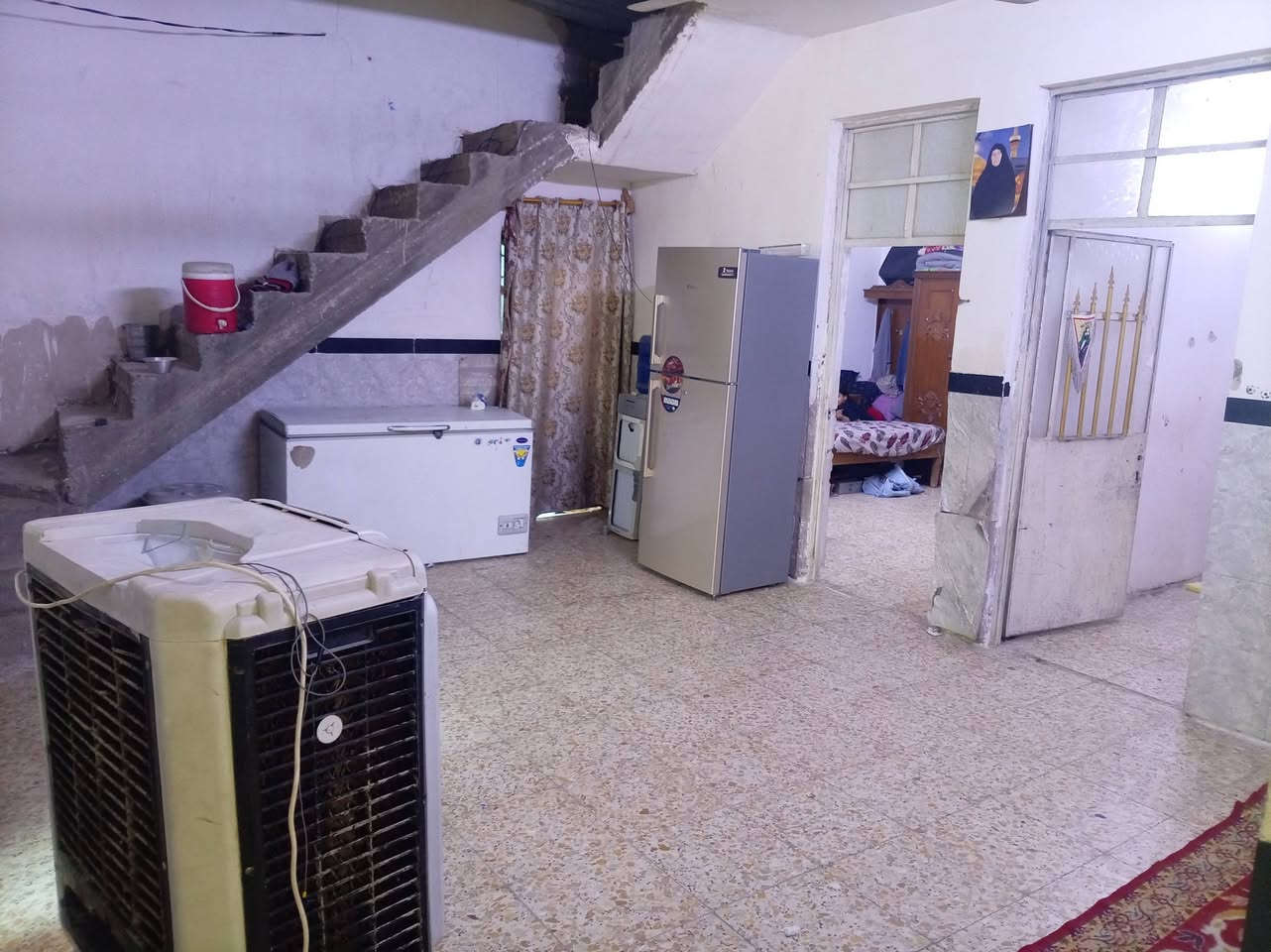السلام عليكم بيت ٢٠٠ متر بي غرفتين وصاله ومناور ثنين حمام خارجي سعر 37بي مجال بغداد حي لبتول شارع مدرسة بخيرات بنهايتهه بزراعي بي خطين مي كهربائ ***********
