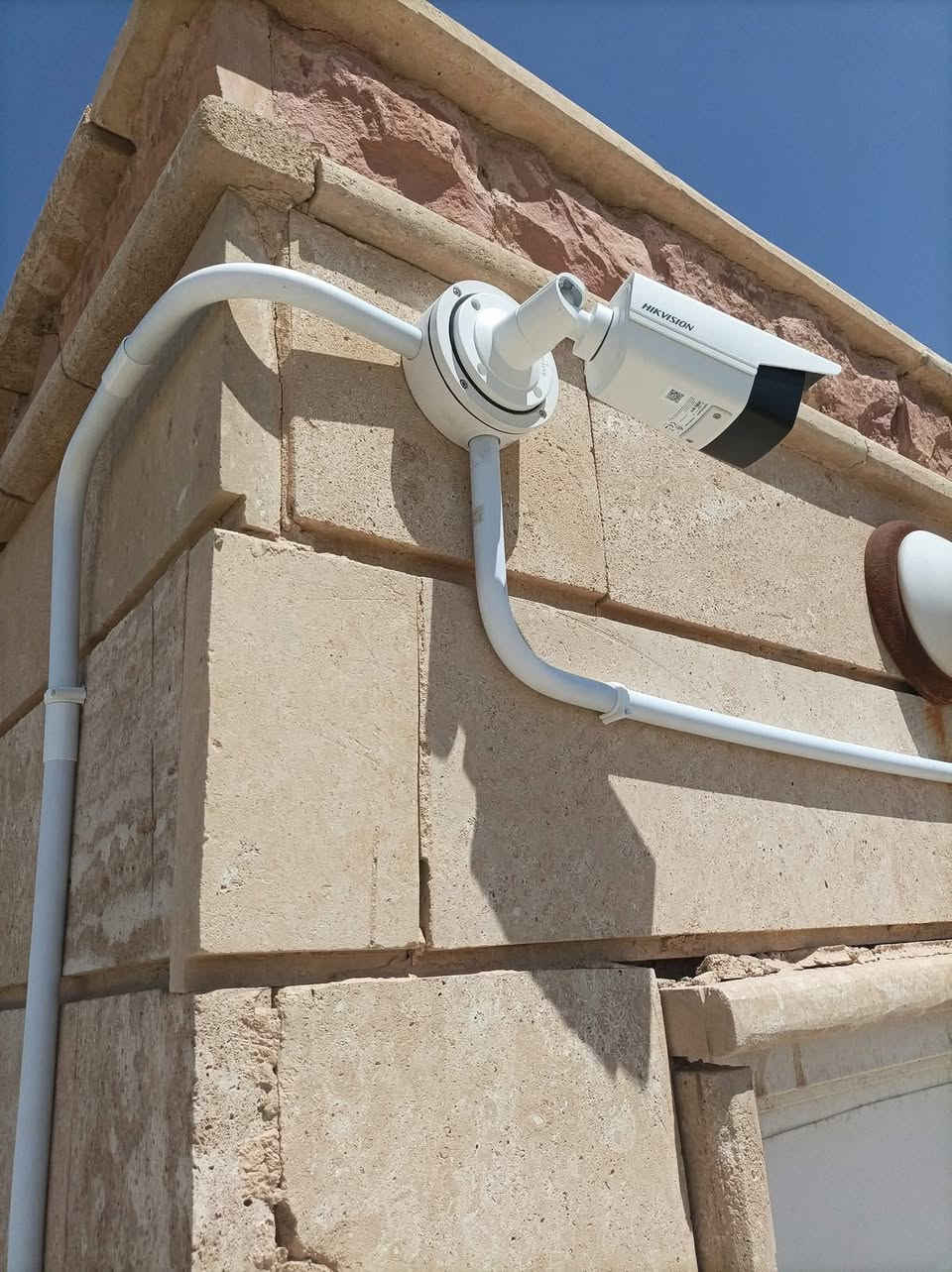 كامرات مراقبة • فني تركيب • منازل محلات شركات