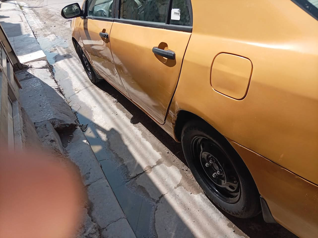 سلام عليكم للبيع ٢٠١٤ G مكينه وكير بلادي سياره  بيه جاملغ خلفي ومصبوغه  عام مكاني البياع شهداء ٣٨ وبيه مجال ***********
