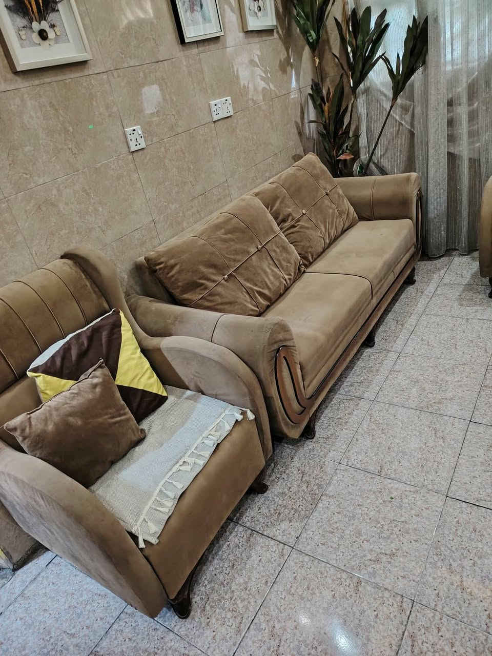 تخم ٨ مقاعد نضيف ب ٣٠٠
الشعب حي اور 
***********
