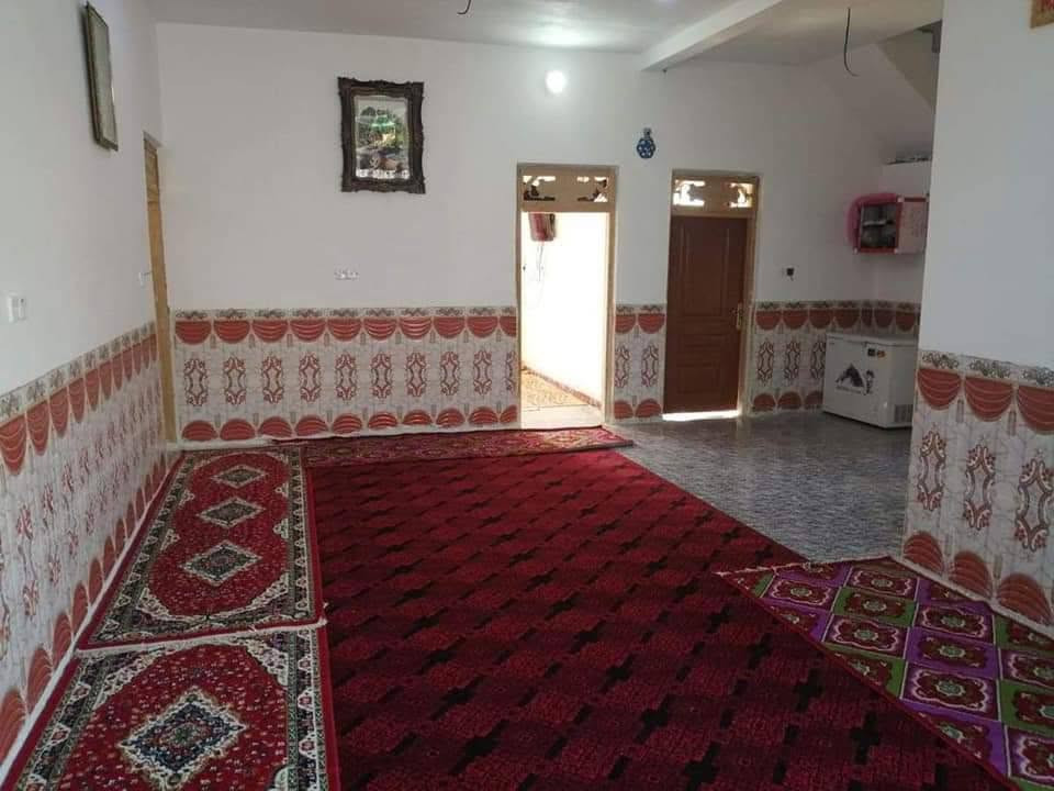 🏡 بيت للبيع
📍 الموقع: طريق السنية – عمود 705

📞 للتواصل والاستفسار :

*********** واتساب وماسنجر 

زراعي سند 25 مداور

يبعد عن الشارع العام ٧٥ متر بجهة المعمل التبليط بالباب 

مواصفات العقار:

* 📐 المساحة الكلية: 300 م²

* 📏 الواجهة: 15 متر

* 📏 العمق (النزال): 20 متر

* 🏠 مساحة البناء: 280 م²

تفاصيل البناء:

* 🛋️ استقبال واسع بمساحة 8 × 4 م

* 🛋️ صاله بمساحه:

    * 8.5×4

* 🛏️ 3 غرف نوم بمساحة اثنين بمساحه 5×4 متر 

واخرى بمساحه 4×4 متر

* 🍽️ مطبخ
+ محل بمساحه 4×3 متر 

* 🚿 حمامان داخليان

* 🚻 صحيات خارجية 

السعر 85 وبي مجال لشراي

كافة الخدمات 

تبليط وكهرباء وماء

@الجميع
