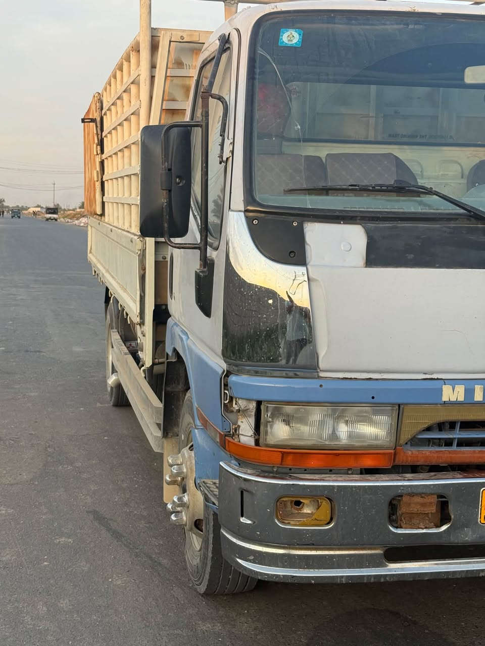 السلام عليكم 
كنتر بزون موديل2002
رقم بغداد انكليزي 
مكينته مال هونده
السياره مال جناي وبسامينه 
السعر115
المكان بغداد
للستفسار ***********
