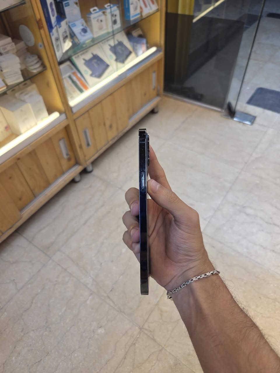 12promax
256
بطاريه 77
الجهاز بلادي عربي ما مفتوح 
بدون ملحقات 
السعر 450 الف 
بغداد
***********
