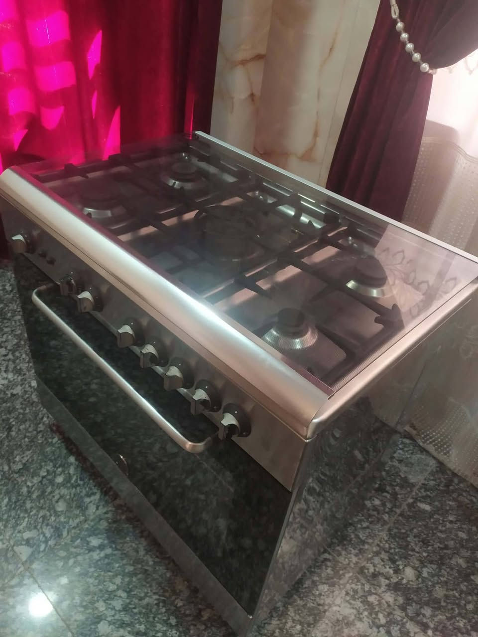 السلام عليكم طباخ ايطالي للبيع خمس مشاعل نضيف جدا تجي تفحص وتاخذ افران فول نار فول ناضافه ميه بل ميه العنوان بابل السعر خاص او تتصل عل رقم توصيل متوفر هاذ رقمي ***********
