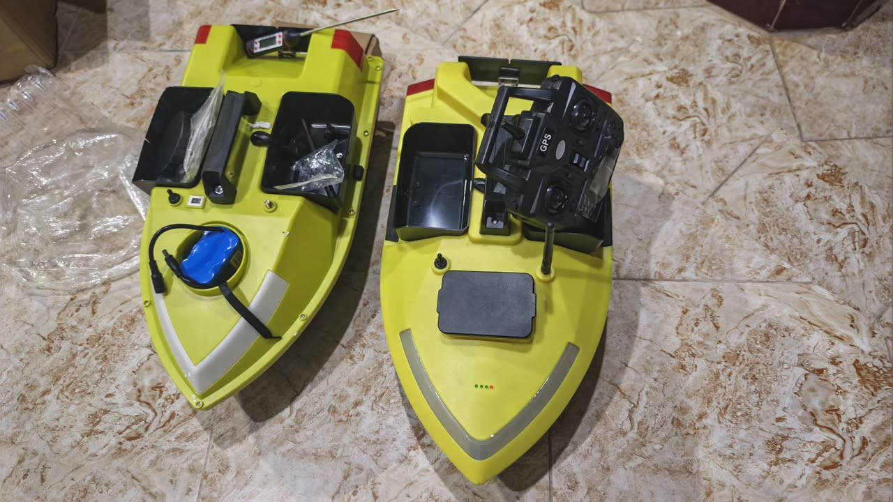 زوارق عدد 2 للبيع جي بي اس واحد منهن فسفوري بليل يضيء السعر الفسفوري 175 الثاني 150 للاستفسار الاتصال على الرقم *********** أو مراسله عن طريق الواتساب
