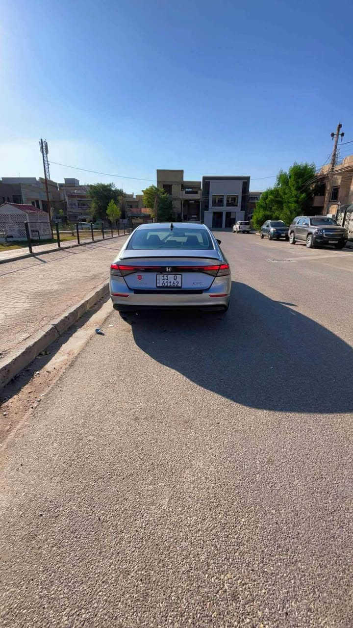 هوندا اكورد سبورت موديل 2023 هايبرد 
 
السيارة ماشيه 65ميل  
فول مواصفات 
• مكينة 2000 هايبرد تنفس طبيعي
• كير اوتوماتيك 
• شاشة كبيرة
•فتحه سلايد
• كاميرا خلفية 3 انظمة
• كرسي كهرباء  لون اسود  
• رادار امامي
• مانع تصادم
• محدد مسار 
• تصحيح مسار
• شفتات بالستيرن
• مثبت سرعة
• مانع انزلاق
• دخول ذكي 
• إنارة ترحيبية
• هندبريك كهرباء
• عداد ديجيتال
•لايت عدسات زينون
• نظام اوتو لايت Auto
• لايت العالي زنون 
اوتو هولد للبريك
• حساسات مطر 
• حساسات امامي خلفي 
• حساسات ضغط هواء الإطارات
• أوامر صوتية
• 4 أنظمة قيادة (eco,individual , sport,normal )

السياره وارد امريكي حادث موجود بل صور 
بنيد مصبوغ ومبدل وجاملغات معدلات بارد 
السعر175 وبي مجال  

مكان السيارة بغداد حي الجهاد
***********
