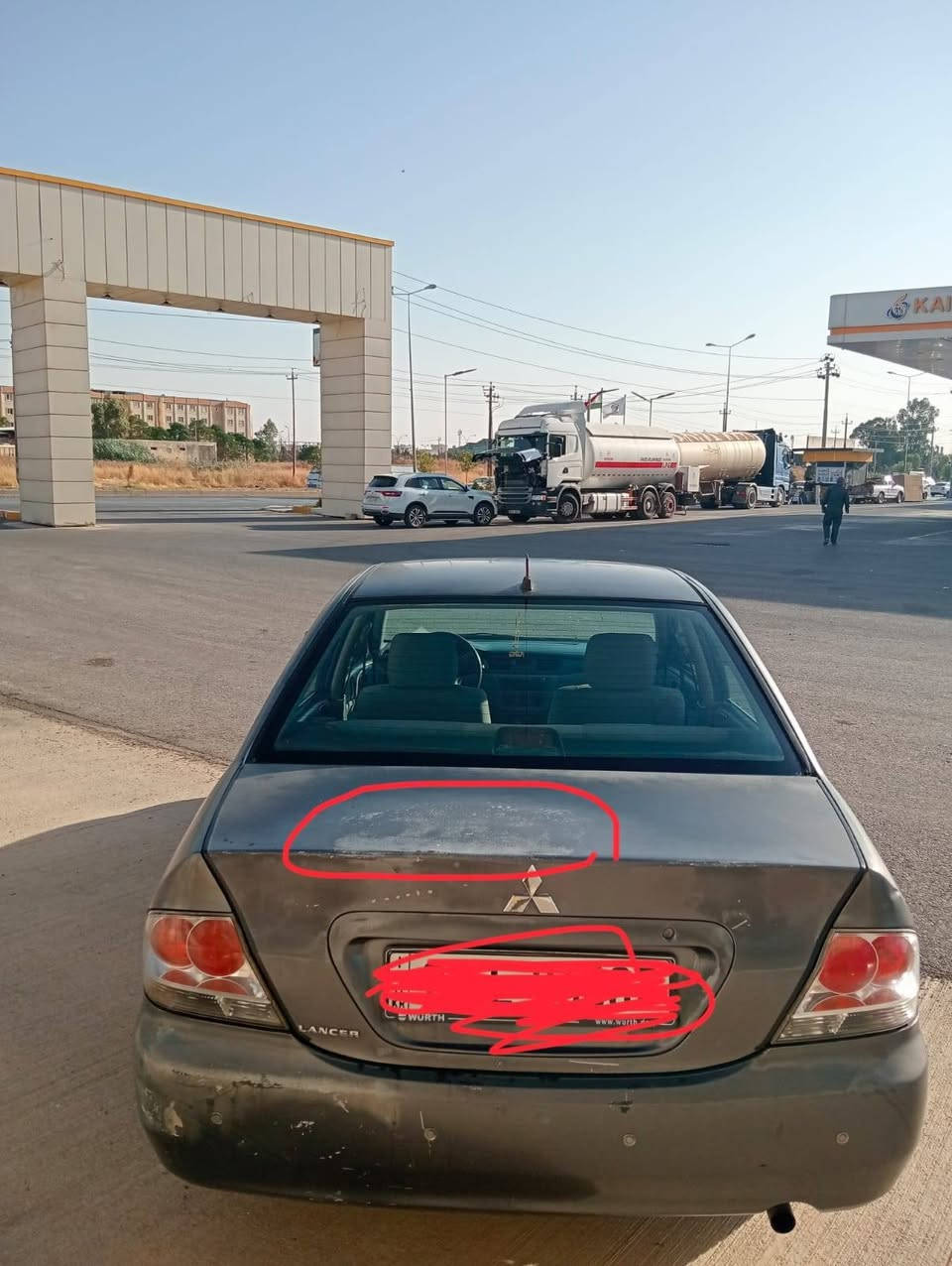 لانسەر 2009
سندوق دوو بست تعدیلی 
لەوێنەکەی دیاری کراوە 
ماباقی هیجی  نیە 
گێرومکینە کامل بەشەرت
شوێن هەولێر 
سعر 68 $ مجال 
***********

**لانسر 2009**

صندوق خلفي دعامتين تعديل، كما موضح في الصورة.
باقي السيارة لا يوجد فيها أي شيء.
القير والمكينة كامل وبشرط.

📍 الموقع: أربيل
💰 السعر: 68 ألف دولار، قابل للتفاوض
📞 ***********
