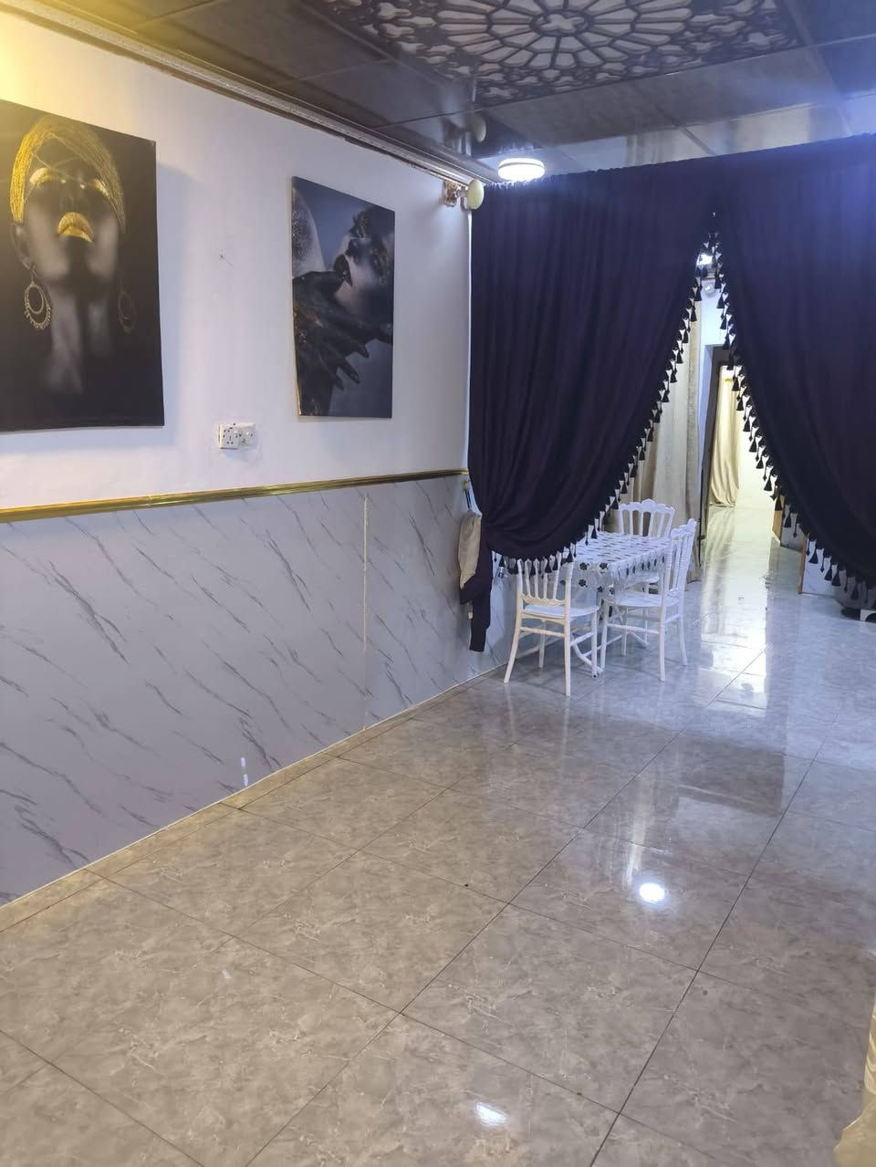 السلام عليكم بيت في دور الشرطة مقاطعه 76 مساحته 200 متر طابو صرف باسمي يتكون ٣ غرف وهول ومطبخ واستقبال بيت نضيف ومرتب موقعة قريب شارع القائد مسافه ٤٠٠ متر كافه الخدمات متوفرة تبليط مجاي ماء منطقه هادئه السعر ٢١٠ ملاحظة البيع مع كافه الاثاث الموجود في البيت للشراي *********** البصرة, العراق
