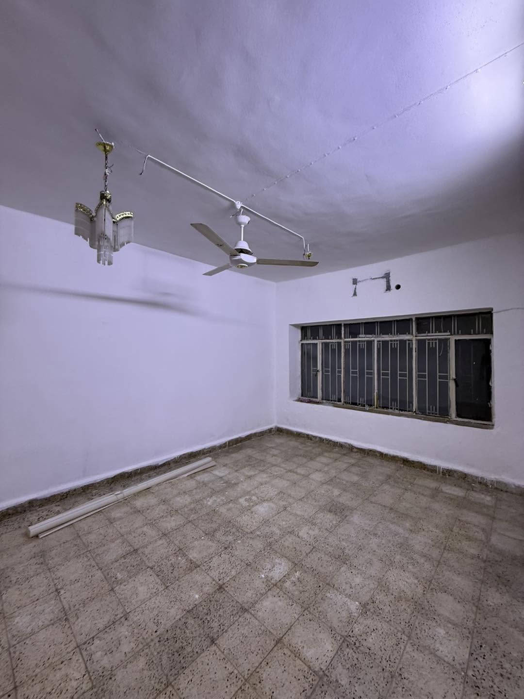 🏡✨ دار للإيجار – 200 متر | طابقين ✨

📐 المساحة: 200 متر
🛏️ 3 غرف نوم
🛋️ هول + استقبال
🍳 مطبخ
🚿 صحيات
🚗 كراج
🌳 حديقة

📍 شارع القدس – قرب مصرف الأهلي العراقي

💰 الإيجار: 450 ألف دينار شهريًا

📞 للاستفسار والتفاصيل:
***********
***********

🏢 الفيصل للعقارات و الاستثمار
📍 كركوك – نهاية شارع القدس – مجمع فلوريا – قرب مصرف الأهلي العراقي

نص مكتوب في الصور:
- الفيصل للعقارات دار للإيجار