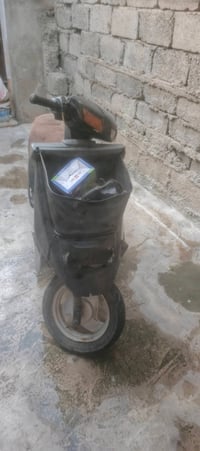 ماطور بزون للبيع  محرك معمر جديد  ملاحظه :سكريتر فالته والتاير وره خال...