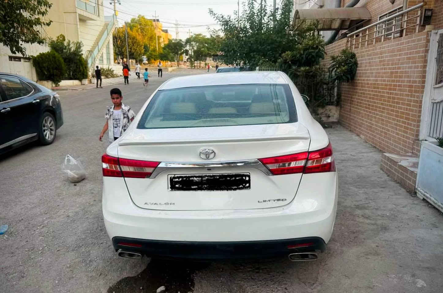 ئەفەلۆن براوە براوە
سەیارەکە فول فول مۆسەفاتی خلیجی مەرخوبە
مۆدێل ٢٠١٤
رەنگی سپی ناو زەرد
سلاید و بەسمە و کوشن سارد و گەرم وکامێرەیە
سەیارەکە کامل سێرفس کراوە سەیارەی مالانە
بە شەرتی گێر و مەکیەنە
کارەبای کامل بەستراوە هیچ گلۆپێکی دەشبول ئیش ناکات
رۆنی گێر و مەکینەی تازە گۆردارەوە
تایەی تازەیە پێشی تازە گۆردراوە بێ تەقە و رەقەیە

سەیارەکە هی مالانە و زۆر پاک و جوانە لە وێنەکان جوانترە.

نرخی ٨٧ گەلاو کەمێک مەجال موشەریت تێل کە فایبەری لەسەر

***********

*********** حلبجة, السليمانية
