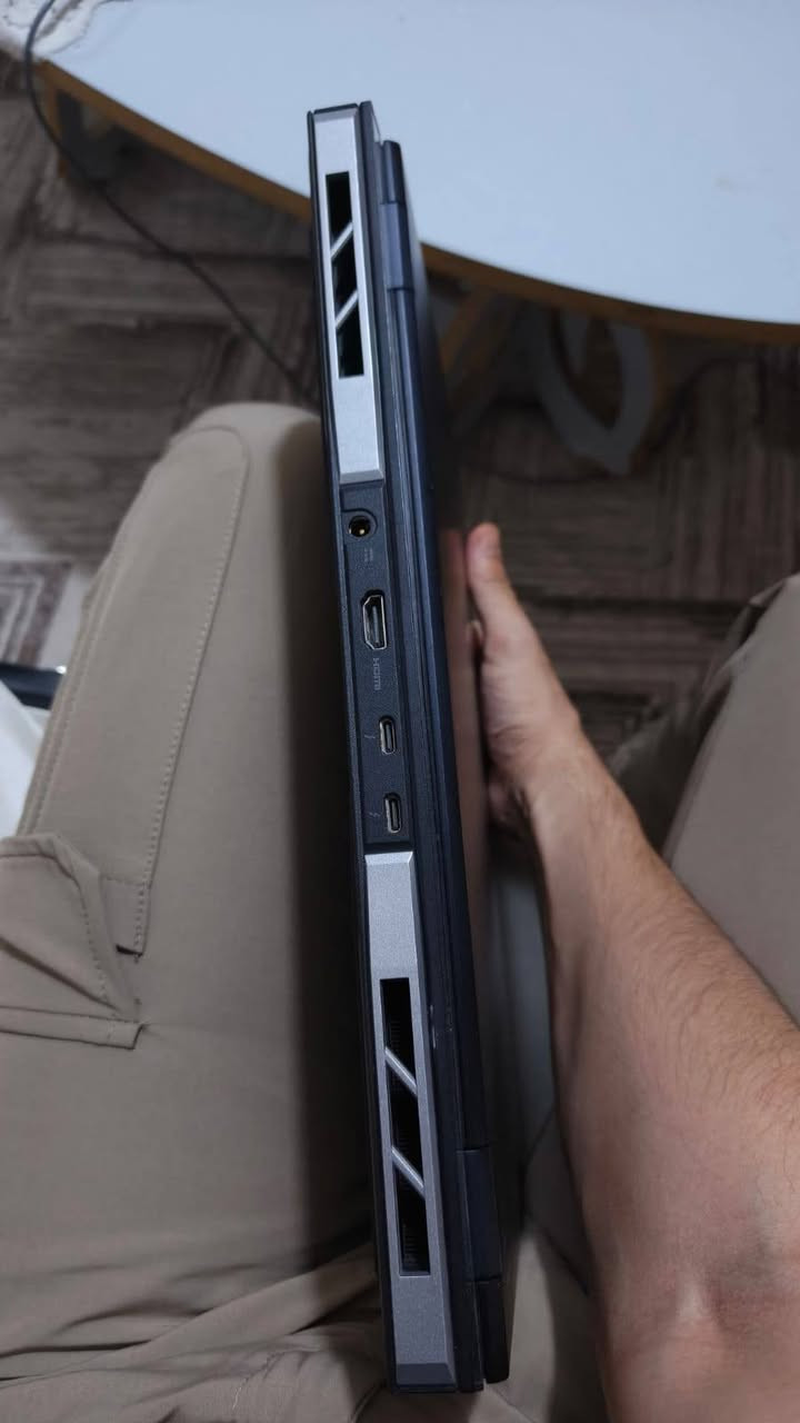 لاب توب قيمنق قوي جدا  (Acer Predator Helios) 🔥💻
​  للألعاب والاحتراف (حالة ممتازة)
​ لاب توب تشغل كل الألعاب على أعلى إعدادات 2k ، أو تشغل برامج المونتاج والـ 3D والبرمجة الثقيلة بدون أي تهنيج

​✨ المواصفات :
​المعالج: Intel Core i9-14900HX ( معالج جيل 14 من إنتل، أداء قوي للمهام الثقيلة)

​كرت الشاشة: NVIDIA GeForce RTX 4060 8GB (بطاقة قدرة تصل إلى 140 Watt لدفع أعلى فريمات)

​الرام: 16GB DDR5 بسرعة 5600MHz

​التخزين: 1TB NVMe SSD (سرعة  بنقل البيانات وتشغيل النظام)

​الشاشة: 16 بوصة بدقة WQXGA (2560×1600)، بتردد 240Hz وزمن استجابة 3ms (ألوان ممتازة وسلاسة فائقة بالألعاب التنافسية)

​التبريد: نظام تبريد متطور AeroBlade 3D مع معدن سائب (Liquid Metal) للحفاظ على حرارة ممتازة تحت الضغط.

​الكيبورد: 4-Zone RGB قابل للتخصيص.

​💰 السعر :2,000,000 دينار عراقي (مليونين) وبيه مجال
📍 الموقع: النجف الأشرف (يتوفر توصيل / معاينة مباشرة)

رقم الهاتف : ***********
