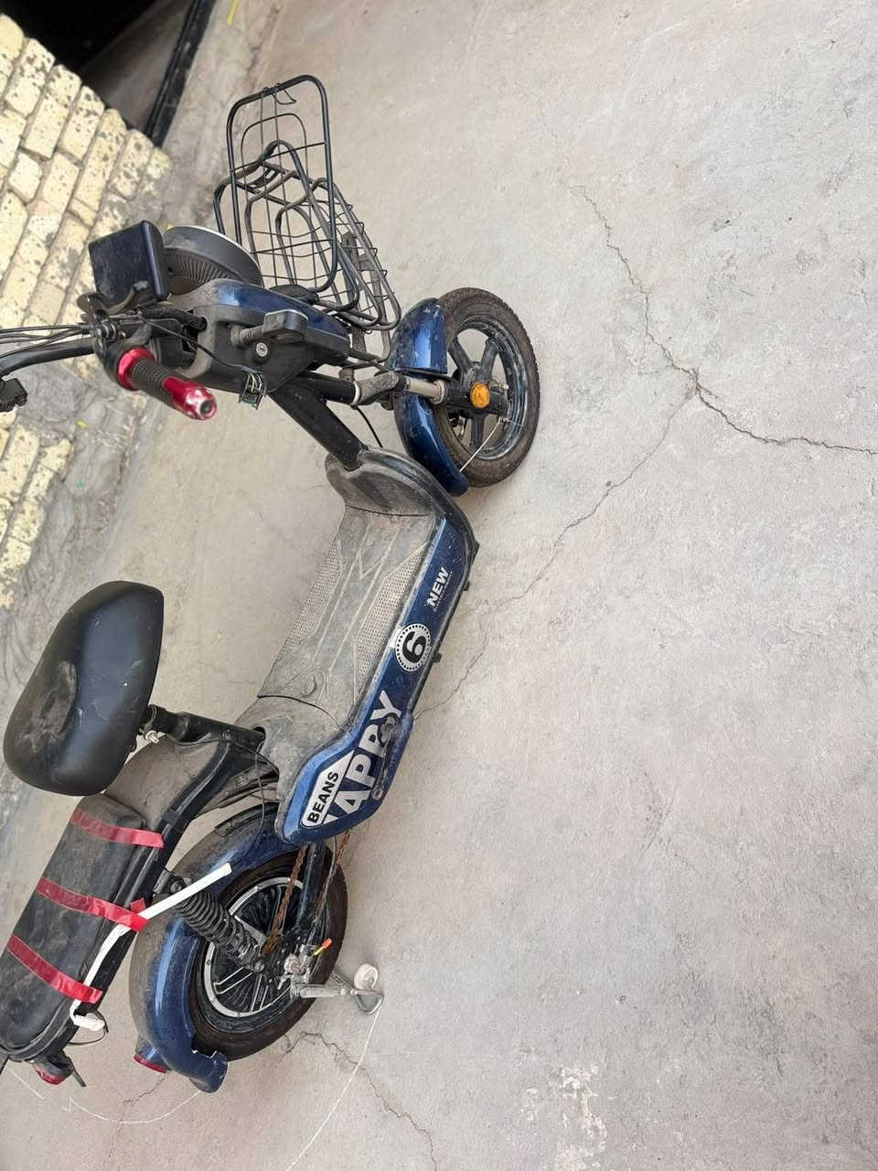 دراجه شحن فول مواصفات 
1-شاشه بلوتوث
2-بطاريه ب120
3-بصمه وسويج
4-حساسات
بس يده البانزين مكسورة وتتبدل
ماخذيه 550
اريدهه 350 بيهه مجال
جسر ديالى رقم***********

