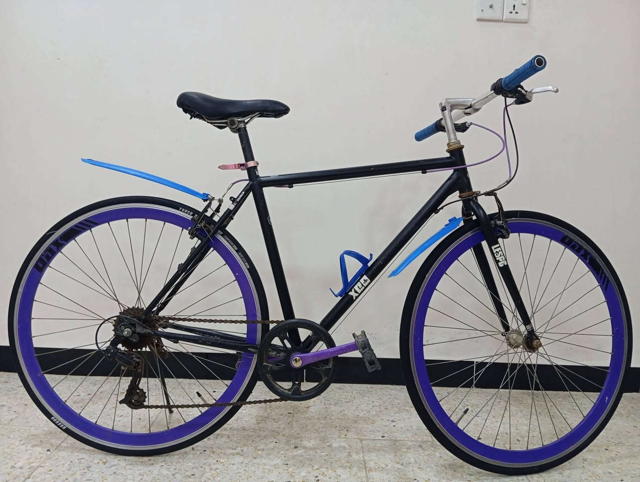 السلام عليكم 
بايسكل للبيع c700 نضيف كامل ما بي نقص 
بريكات وكير كامل 
سعره 110 وبي مجال لشراي 
مكاني بغداد جسر ديالى الجديد السايد الواحد مقابل البانزين خانه  ***********
