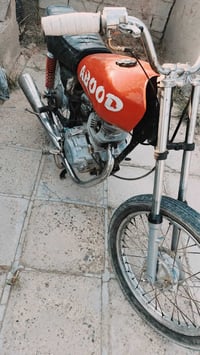 ٣٠٠