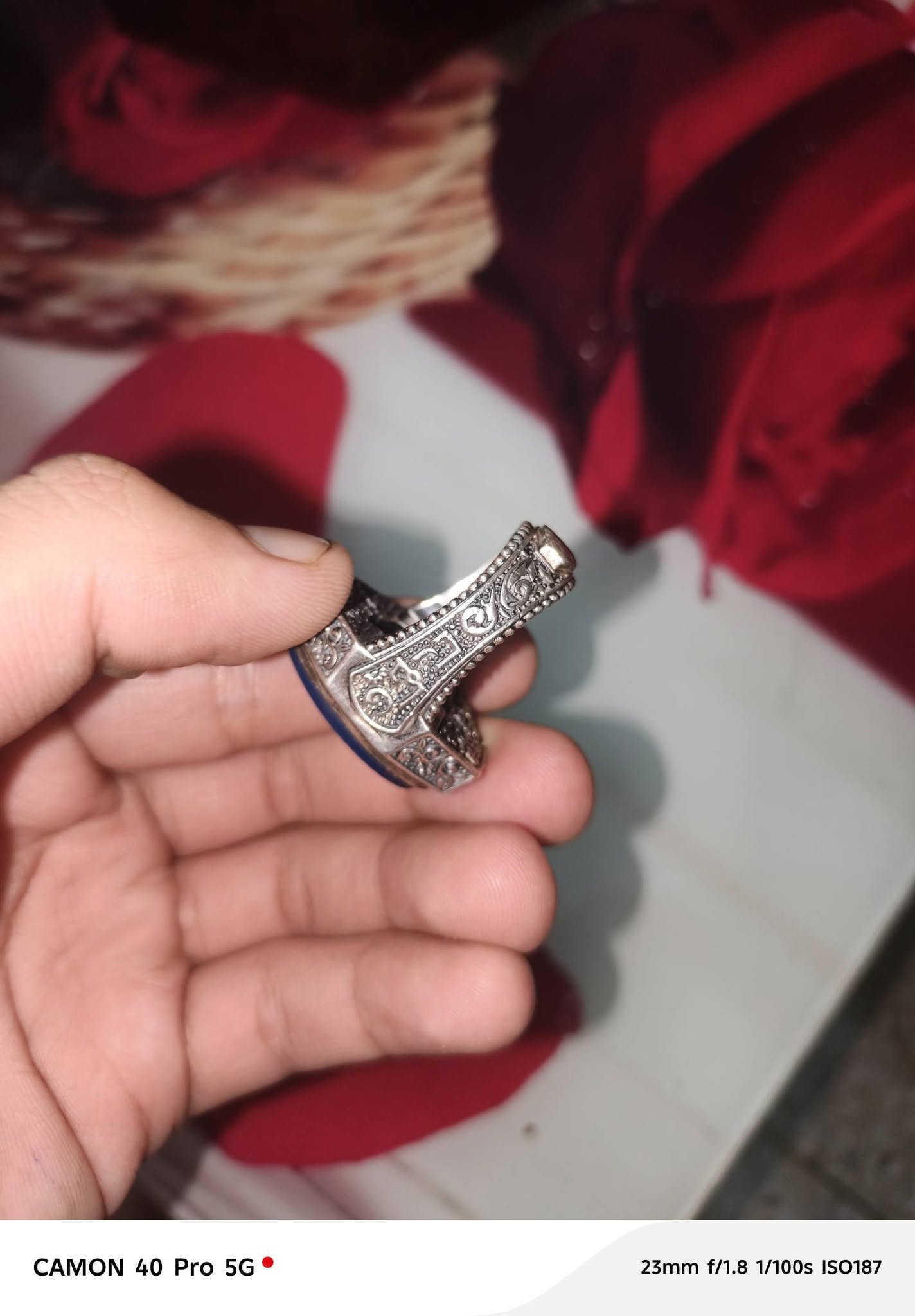 محبس فضة عيار ٩٢٥ قياس المحبس ٢٤ وزن ٣٢ غرام شغل يدوي قلم زانه حجر عقيق يماني ازرق تحفة من التحف السعر ١٧٥ الف وبي مجال بسيط 

مكاني اعظمية رقم تلقوني : *********** يوجد واتس، و يوجد توصيل داخل بغداد

نص مكتوب في الصور:
- CAMON 40 Pro 5G 23mm f/1.8 1/100s ISO111
- CAMON 40 Pro 5G 23mm f/1.8 1/100s ISO170
- CAMON 40 Pro 5G 23mm f/1.8 1/100s ISO110
- CAMON 40 Pro 5G
- 23mm f/1.8 1/100s ISO187
- 23mm f/1.8 1/100s ISO151