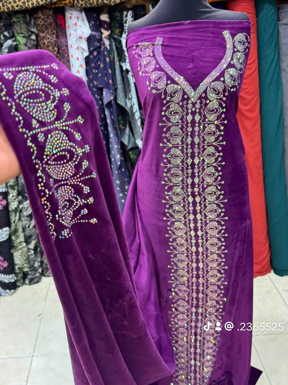 ❄️ على بركة الله بلّشنا بالموسم الشتائي ❄️

✨ الوجبة الأولى ✨
مخمل قديفة غزالي الماس الأصلي 💎

🌸 مطرّز ستراس حراري نقش كامل مع الردن
🧺 القماش والستراس ضمان للغسالة
📏 القطعة مترين ونص
👗 يتفصل كلوش ويرهم لجميع القياسات
📦 متوفر جملة ومفرد

🚚 توصيل لجميع المحافظات بـ 5,000 فقط

📲 للحجز والاستفسار:
***********

أكيد 🌸 ويانه الشتاء غير
#اقمشة #قماش #اقمشة_شتائية #كشمير #كشمير_كابوي #مخمل #ستراس #تطريز #تخفيضات #تنزيلات #جملة_ومفرد #اقمشة_العراق #تجهيز_خياطات #خياطة #العراق #بغداد #محافظات_العراق #توصيل_لكافة_المحافظات #نور_الهدى #ام_زينب

نص مكتوب في الصور:
- @.2365525
- @2365525
