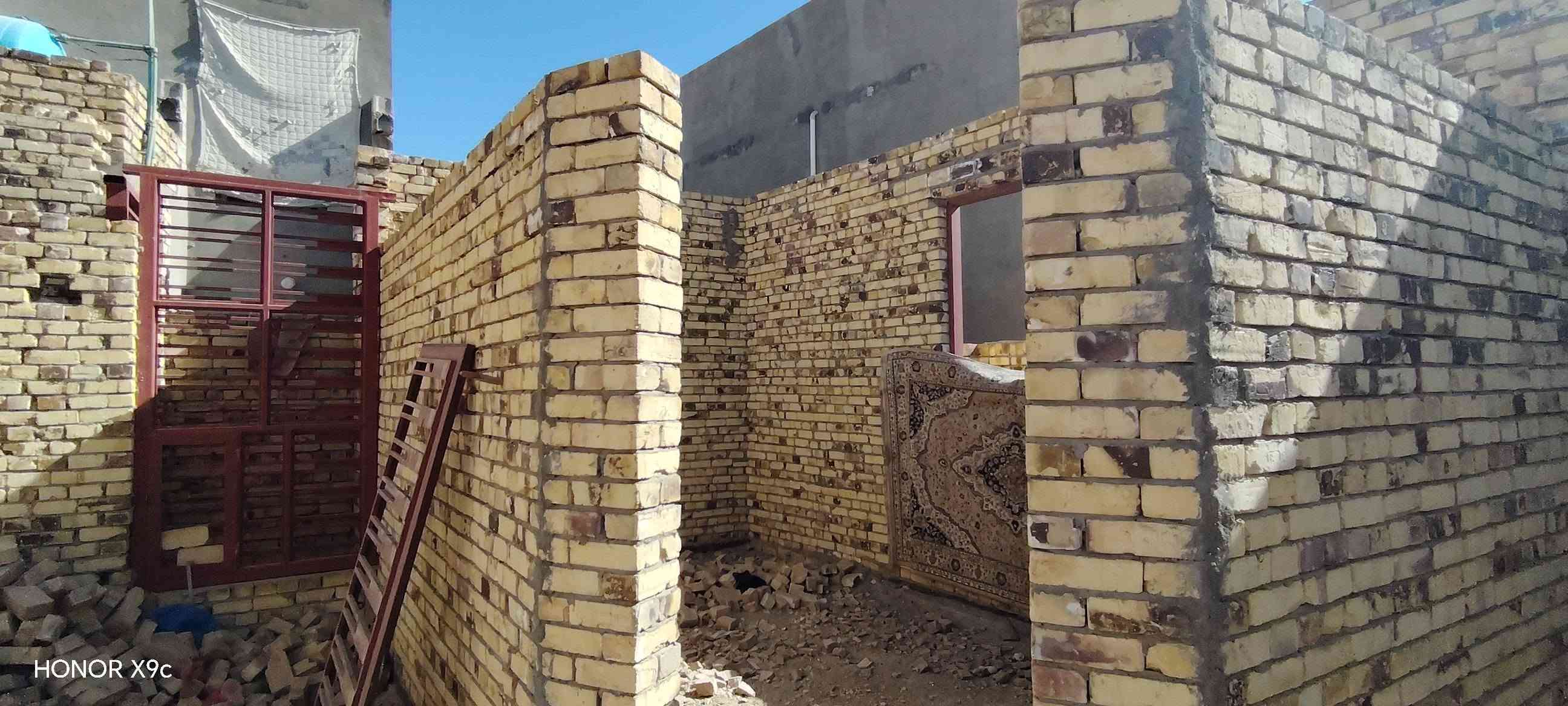 البيع مساحته 210 طابو زراعي
يتكون من 2 غرف وصاله ومطبخ وبراني وحمام
الاستفسار ***********واتساب او تصال 🌹 عنوان طريق السنيه معمل الكاشي

نص مكتوب في الصور:
- HONOR X9c