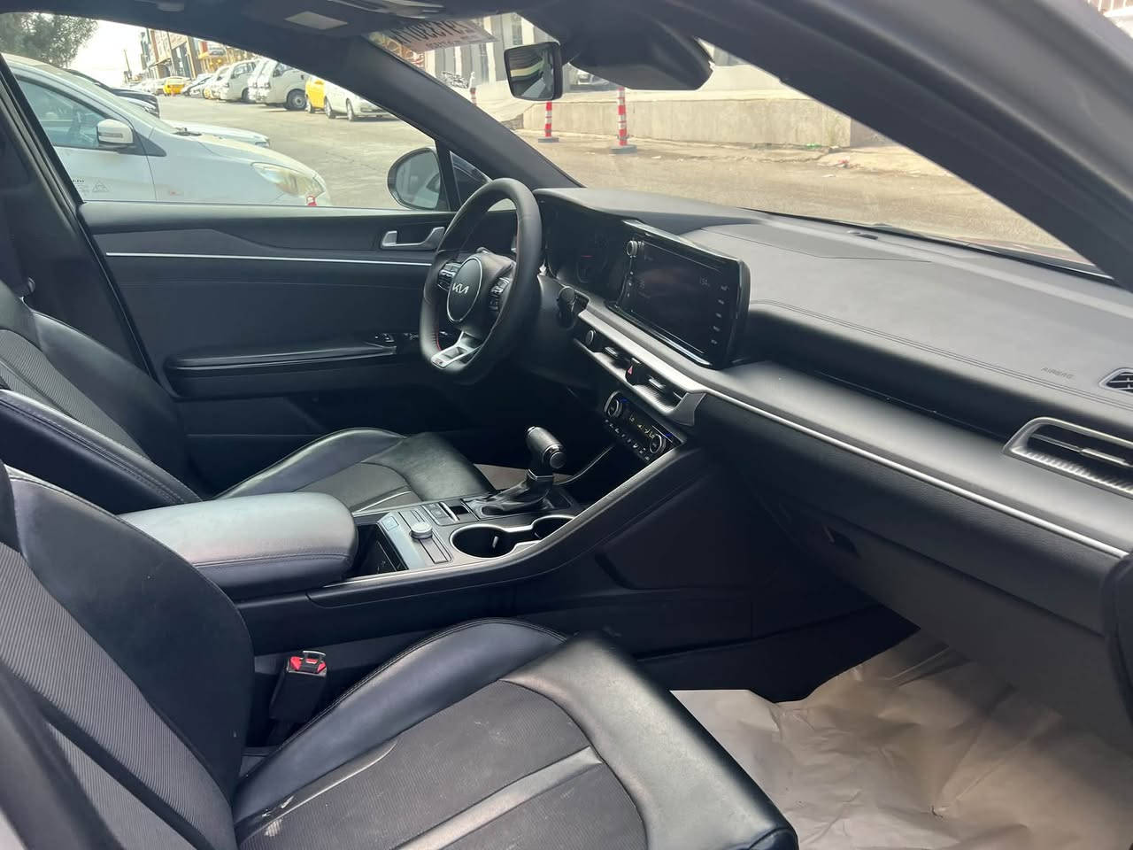 السعر 155 وبيها مجال بسيط
Kia K5 
2022
فول مواصفات 
1/1 
كشن جلد
رادارات جانبيه +امامي 
أنظمة قيادة 4 
2 ويل
بانوراما
بصمة 
اللون السمنتي المرغوب
ماشية 60 
سيارة جاهزة 
مكينة 16 تيربو
8 نمر 
سيارة حلوة وجاهزة ماتصرف عليها كلشي
للاستفسار الاتصال على الرقم غير متواجد خاص
***********
