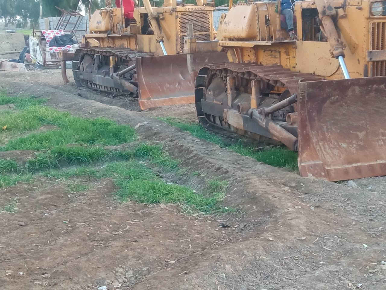 بلدوزرات جاهزه للأيجار ***********
