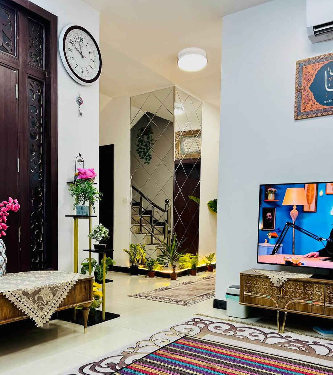 🏡✨ للبيع | دار مميز في مجمع السلطان السكني – المرحلة الثانية
فرصة سكنية مميزة بموقع جميل أمام حديقة 🌿🤍

📐 مساحة الأرض: 240م² + فضلة 13م²
🏠 طابقين
🛏️ 3 غرف نوم
▫️ غرفة في الطابق الأول
▫️ غرفتان في الطابق الثاني
✨ إحداهما سويت والأخرى غرفة عادية

🌟 إضافات ومميزات الدار:

• سقيفة مودرن
• الكراج بالكامل بورسلين
• باب وسطية أنيق يفصل بين الاستقبال والصالة
• قواطع زجاجية للحمامات
• ديكورات مميزة في الاستقبال والصالة
• موقع الدار مقابل حديقة 🌿
• مساحة إضافية مميزة بفضل الـ 13م² فضلة

📍 مجمع السلطان السكني – المرحلة الثانية – النجف الأشرف

📞 للاستفسار ومعرفة التفاصيل والتواصل: ***********

دار بمساحة مميزة، إضافات مرتبة، وموقع أمام الحديقة… جاهز ليكون بيتكم القادم 🏡🤍

#مجمع_السلطان_السكني
#مجمع_السلطان
#بيوت_للبيع
#عقارات_النجف
#عقارات_النجف_الأشرف
#بيت_للبيع
#النجف_الأشرف

نص مكتوب في الصور:
- (B3)
- ملحق رقم (4)
- السلطان السكني
- مساحة الأرض : 240 م²
- مساحة بناء الكلية : 180.4 م²
- مساحة بناء الطابق الأول : 63.1 م²
- السطح
- منور
- UP
- 3:50
- غرفة نوم رقم 3
- غرفة نوم رقم 4
- حمام
- Al Sultan Residential Complex
- Iraq - Al Najaf
- Mobile: +964 7823777719
- +964 7730777719
- sales@alsultancomplex-najaf.com
- 00/00/2018
- مجمع السلطان السكني
- العراق - النجف الأشرف
- موبايل : ٩٦٤٧٨٢٣٧٧٧١٩+
- ٩٦٤٧٧٣٠٧٧٧٧١٩+
- www.alsultancomplex-najaf.com