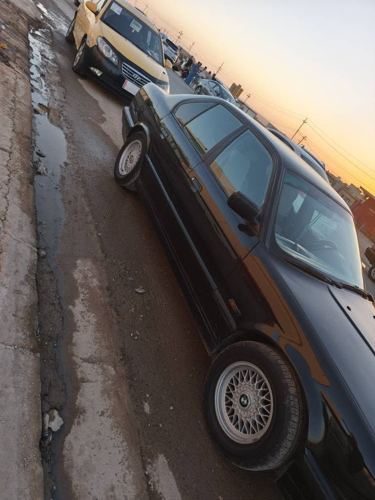 bmw 525 بالاصل 1993 سنويه1991 وارد  
 يابان كبس دجتل  نينوئ باسمي تبريد شغال 
*********** تلعفر, نينوى
