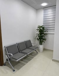 مقاعد انتظار • ٣ مقاعد