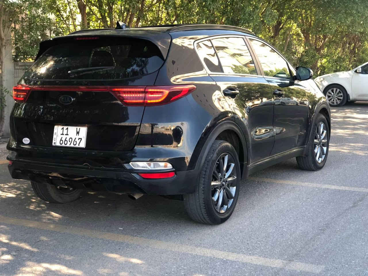 السلام عليكم
سبورتج وارد  2021 فول SX  ميحتاج اذكر كل المواصفات لان معروفة 

رقم بغداد انكليزي الجديد

حادثها قطعة وحدة الجاملغ الامامي الايسر 

معروضه 15.500$   

مكانها بغداد / الدورة

 ***********
