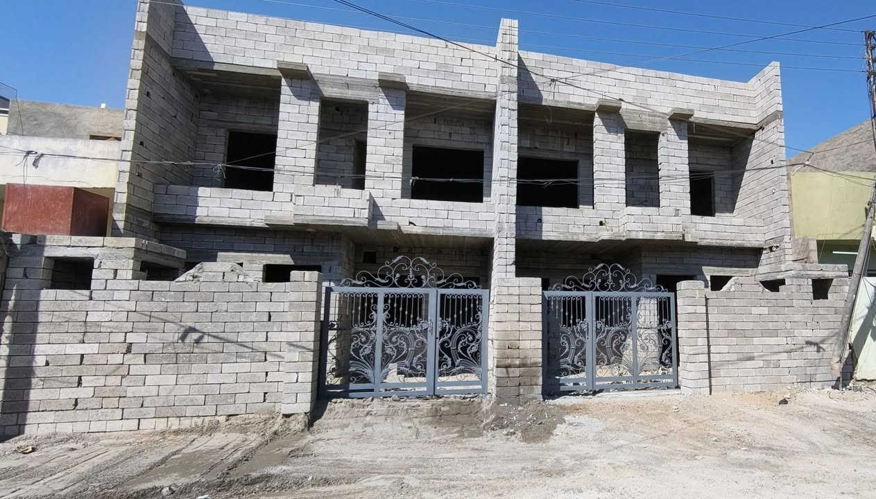دارين تون للبيع الحي العصري خلف مركز شرطه الباندا المساحه 150م ملاحظه يرهم البيع هيكل أو كامل تسليم مفتاح الاتصال على الرقم, *********** أو على المكتب عقارات قلعه تكريت الكائن في شارع جميل

