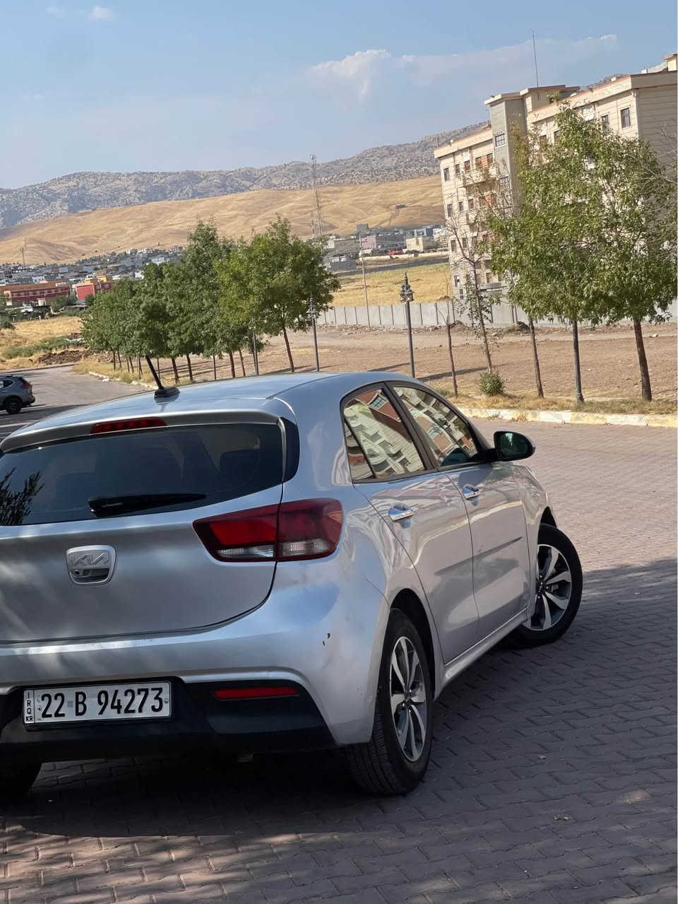 � للبيع كيا ريو LX موديل 2022
 
✅ السيارة بحالة جيدة
✅ الحادث: بوند جملوخ (صبغ )، بدون دواخل
✅ مواصفات فئة LX:
✅فول 
✅بصمه

* محرك 1.6 لتر
* ناقل حركة أوتوماتيك
* شاشة مع Apple CarPlay وAndroid Auto
* كاميرا خلفية
* تحكم بالمقود
* مرايا كهربائية
* نظام ABS ووسائد هوائية
* تكييف ممتاز

💰 السعر: 108 ورقة، مجال بصيت

📞 للاستفسار:
[***********]

📍 عقره – مدينة المعارض اكر, نينوى
