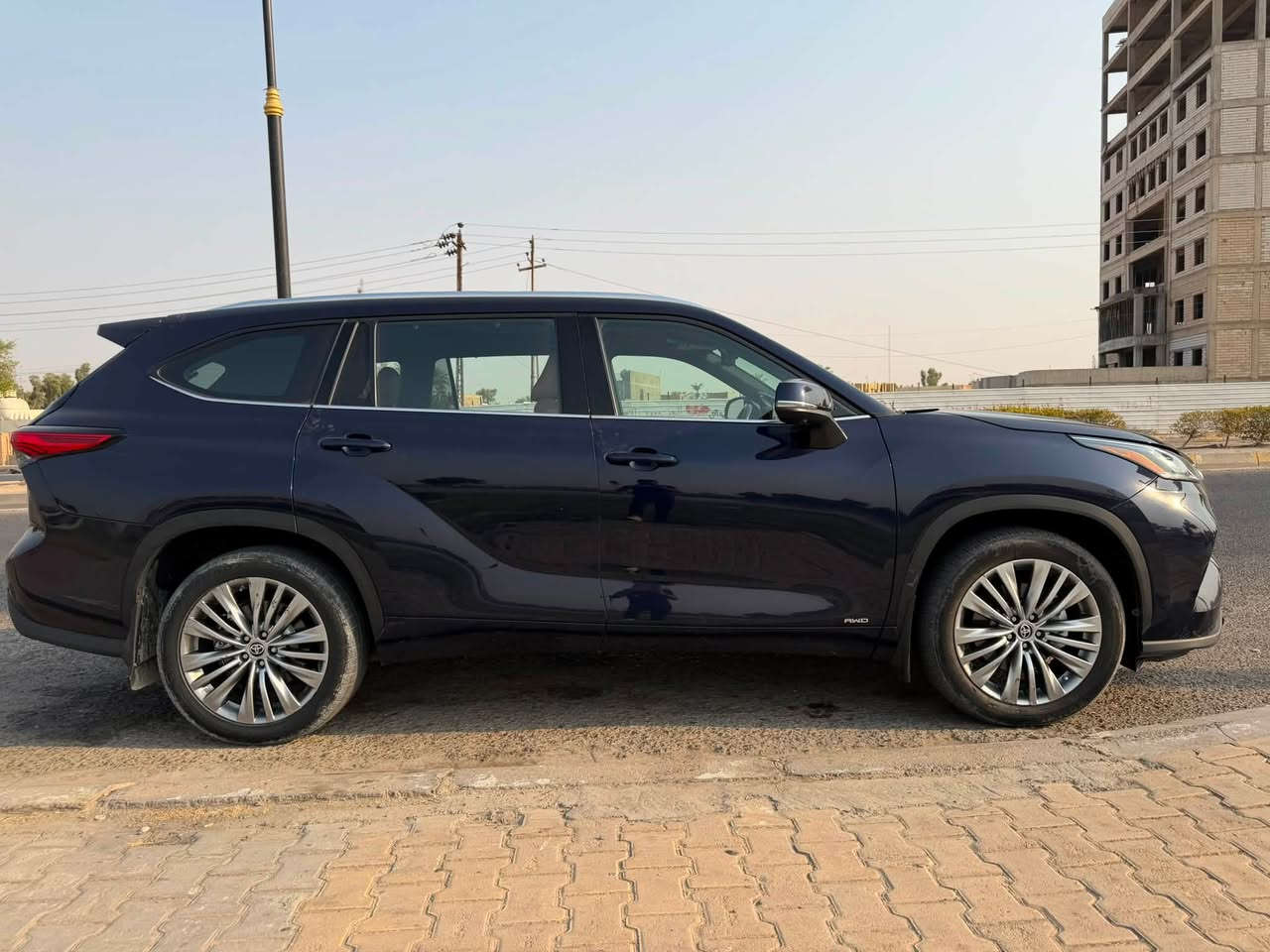 السلام عليكم
تويوتا هايلندر 2023وارد امريكي بدون ضرر فقط دعاميه خلفيه مواصفات (بلاتينيوم) vib اعلى فئه

محرك ٤ سلندر هايبرد دفع رباعي (AWD)

ماشيه (87 الف كيلو  )

نظام (eco , normal,sport)

تبريد تدفئه الكشنات 

سماعات ( JBL) 

شاشه كبيره 

بنوراما
(Auto hold)

جنطه كهرباء 

شحن وايرلس 

رادار امامي و خلفي و جانبي 

كامرات محيطيه داته شو فووووول مواصفات

ستيرن هيتر و المري هيتر 

جام الامامي هيتر 

داخل قرميدي

السياره فحص و هزه جديد تحويل ثاني يوم 

عنوان السياره بغداد - انبار

للأستفسار (***********)

متواجد واتساب  ورقم
